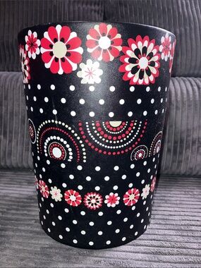 Candie’s Wastebasket in Apple Pie Pattern - Black with floral sunbursts & dots